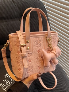 Sac Seau pour Femmes en Cuir PU Gauffré Motif Étoile Sac à Bandoulière Mode Sac à Main Élégant Sac d'Épaule Avec Pendentif