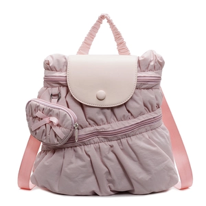 Sac à dos rose plissé avec pendentif cœur et poignée volantée pour un look décontracté