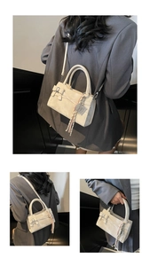 Mini borsa a mano bianco crema con fiocco e ciondolo a forma di racchetta da tennis