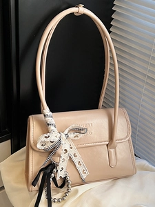 Sac à bandoulière beige chic avec nœud en dentelle décoratif et chaîne de perles