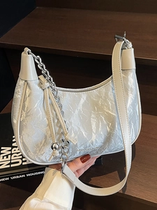 Sac Hobo Plissé pour Femme en Cuir PU Demi-Lune Sac à Épaule Avec Chaîne en Métal Argenté Sac Sous le Bras Mode Sac Bandoulière