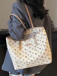 Borsa tote beige minimalista con stampe di orsi e manici in pelle marrone per pendolari