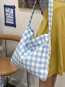 Minimalist blue and white checkered tote bag with large capacity for daily commuting