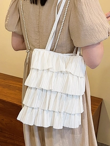 Sac fourre-tout blanc à volants chic avec quatre couches de plis élégants pour femmes
