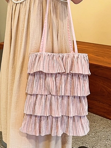 Sac à bandoulière rose pâle à plusieurs couches de volants et texture plissée style doux