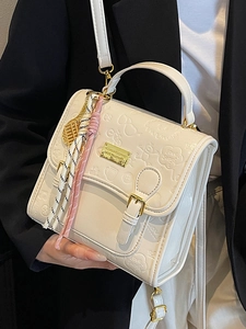 Sac bandoulière blanc gaufré en cuir avec motifs cartoon et breloque tennis dorée