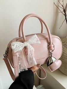 Sac Boston Femme en Cuir PU Minimaliste Nœud en Dentelle Charme de Coeur Sac Bandoulière Bowling Décontracté Navettage Sac à Main de Mode