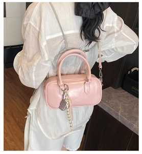 Sac bowling rose en similicuir avec charm coeur et bandoulière amovible