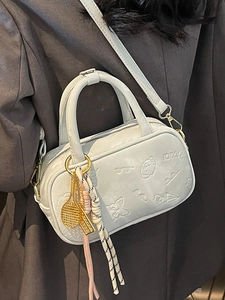 Blaue Boston-Tasche mit Graffiti-Prägung und Tennisschläger-Anhänger für Damen