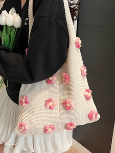 Sac fourre-tout en tricot crème avec fleurs au crochet 3D et bandoulière