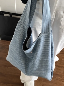 Minimalist blue pleated hobo shoulder bag with large capacity for women casual style