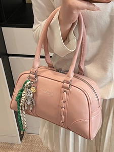 Sac à main bowling rose minimaliste avec breloque ours et lettrage YAZIANDI pour femme