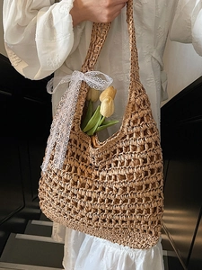 Straw woven tote bag with white lace bow and large capacity for summer vacation style