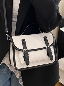 Retro contrast messenger bag in lychee leather with crossbody strap and top handle