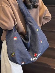 Grande borsa tote in denim blu navy con ricami a cartoni animati e testo Good Vibes