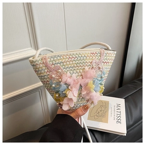 Detail der gewebten Beuteltasche mit 3D-Netzblumen, Schmetterlingsstickerei und Perlen
