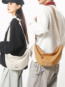 Sac bandoulière demi-lune polyvalent en nylon pour hommes et femmes en beige et kaki
