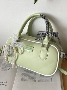 Sac bowling vert menthe minimaliste avec passepoil blanc et nœud décoratif