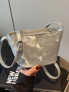 Sac seau argenté minimaliste avec motifs papillons et fleurs en relief pour femmes