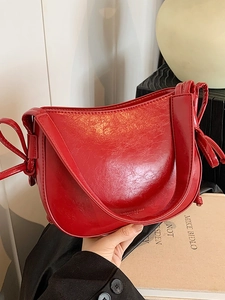 Borsa a secchiello minimalista in pelle cerata rossa con tracolla e nodo