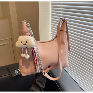 Pink lychee texture hobo bag with silver chain and cute white cloud plush pendant