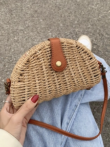 Women's Semi-Circular Straw Crossbody Bag Summer Vacation Style Hand-Woven PU Leather Flap Messenger Bag Bohemian Shoulder Bag