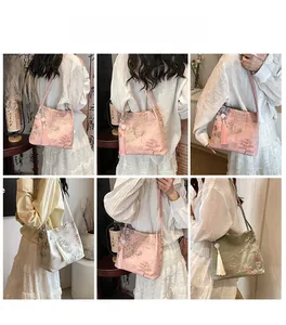 Detailed views of jacquard tote bags with tassels in pink, beige and green colors