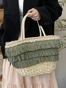 Sac cabas en paille tissé à la main avec glands vert olive pour vacances d'été à la plage