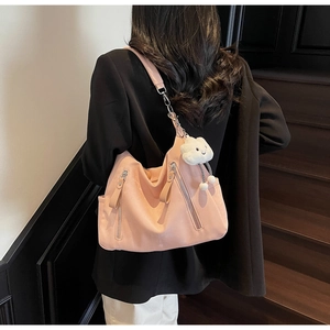 Grand sac cabas rose avec poches zippées et joli pendentif en forme de nuage