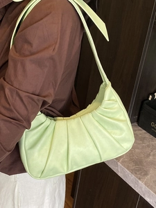 Sac à bandoulière minimaliste vert menthe plissé avec détail de nœud élégant