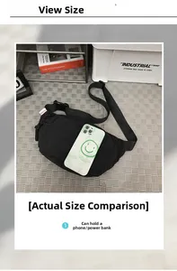 Dettaglio del borsello in nylon capiente con smartphone per il confronto delle dimensioni