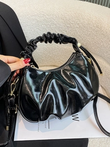 Retro black wrinkled oil wax leather cloud bag with gold zipper and stylish handle