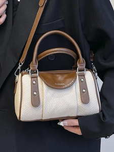 Schicke beige Webstoff- und braune Leder-Boston-Tasche mit Gurt und Silberbeschlägen