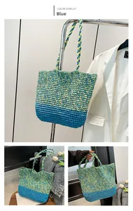 Détail du sac cabas tissé à la main en bleu et jaune avec design dégradé