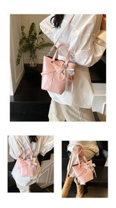 Sac seau rose en similicuir avec un nœud en dentelle et un pendentif en perles élégant