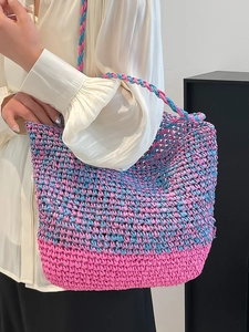 Sac fourre-tout tissé en paille rose et bleu pour les vacances d'été à la plage