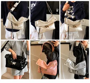 Collage de grands sacs cabas en cuir brillant avec boucles papillon en plusieurs couleurs