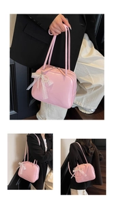 Detailed views of a pink sweet-style underarm bag with lace and pearl bow decoration