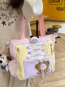 Sac fourre-tout coréen mignon avec broderie d'ours et détails en maille colorée