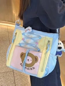 Sac fourre-tout pastel à blocs de couleurs avec motif d'ours et pendentifs peluches