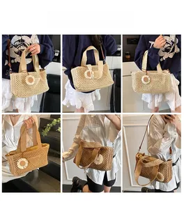 Détail du sac panier en paille avec charm tournesol et bandoulière réglable amovible