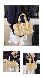 Détail du sac cabas en paille tissé main avec marguerite et bandoulière en cuir