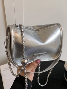 Women Minimalist PU Leather Pillow Crossbody Bag Luxury Metal Chain Shoulder Bag Modern Quilted Commuting Fashion Solid Color Handbag