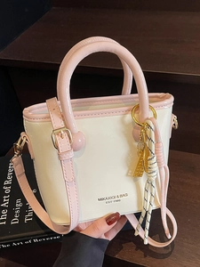 Sac Seau pour Femme en Cuir PU Mode Sac à Bandoulière Brillant Minimaliste Sac à Main Polyvalent Avec Pendentif pour Quotidien
