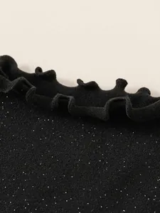 Haut noir scintillant pour fille avec détails pailletés et bordures à volants doux