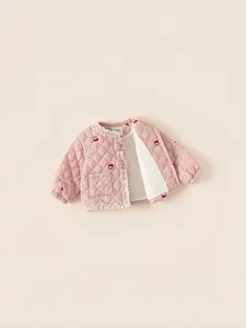 Veste d'hiver matelassée rose pour fillettes avec broderie cerise et détails de nœuds