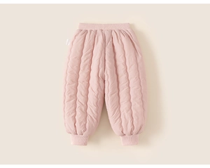 Détail du pantalon thermique rose pour fille avec matelassage ondulé et chevilles élastiques