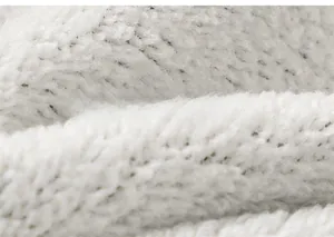 Gros plan sur la doublure en polaire blanche douce montrant la texture thermique épaisse
