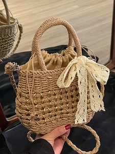 Sac à Main Tissé en Paille de Style Français pour Femmes Sac Bandoulière Ajouré Avec Nœud en Dentelle Sac Seau de Plage Avec Cordon
