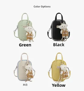 Détails de petits sacs bandoulière texture litchi avec pendentif ours en quatre couleurs